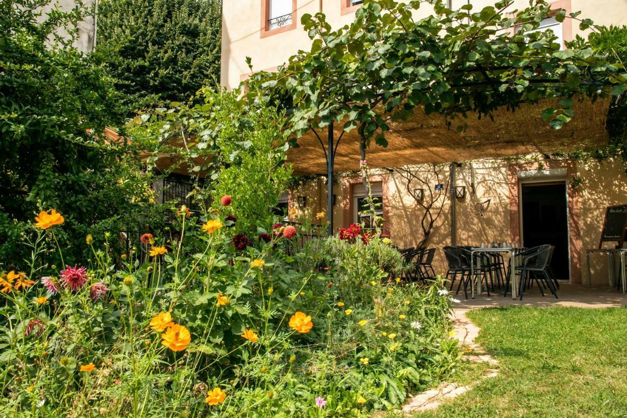 Hôtel Restaurant Les Touristes Vals-les-Bains Exterior foto